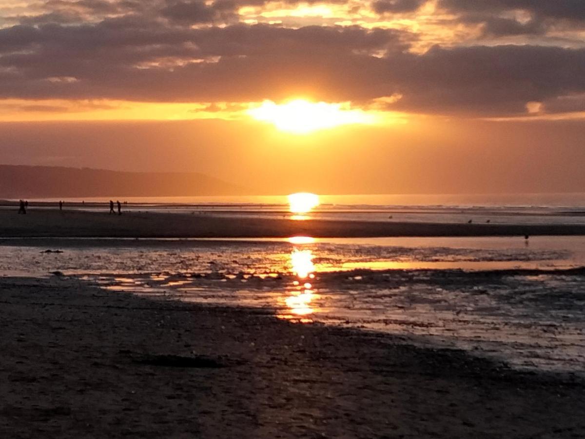 Couchers De Soleil En Normandie Trouville-sur-Mer Bagian luar foto